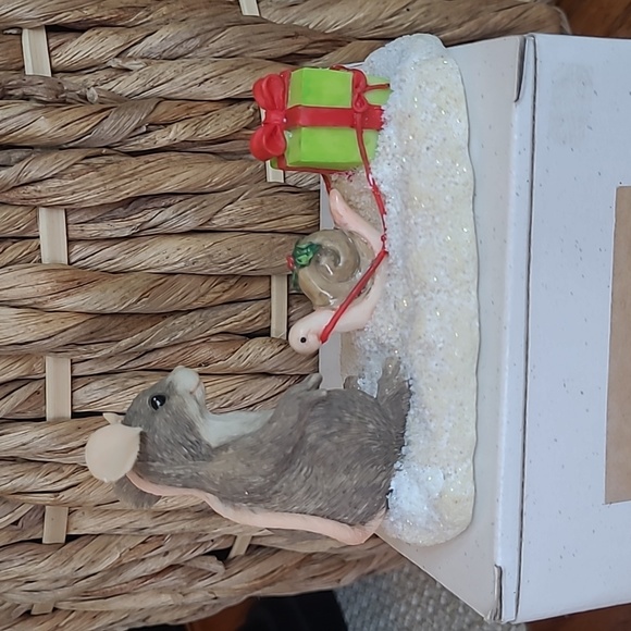 Charming Tails Waiting For Xmas 87496 - Picture 4 of 8